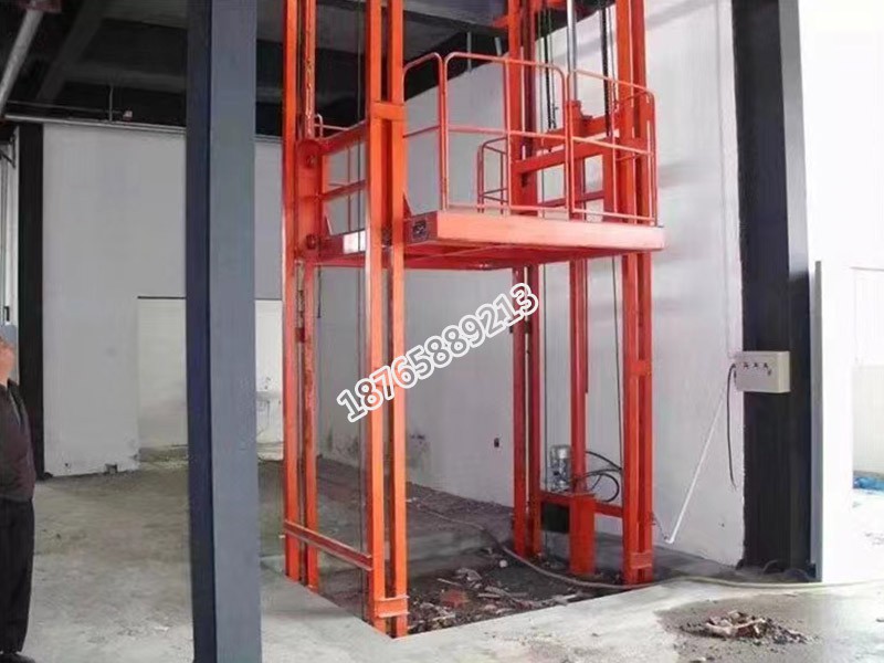 導軌式升降機